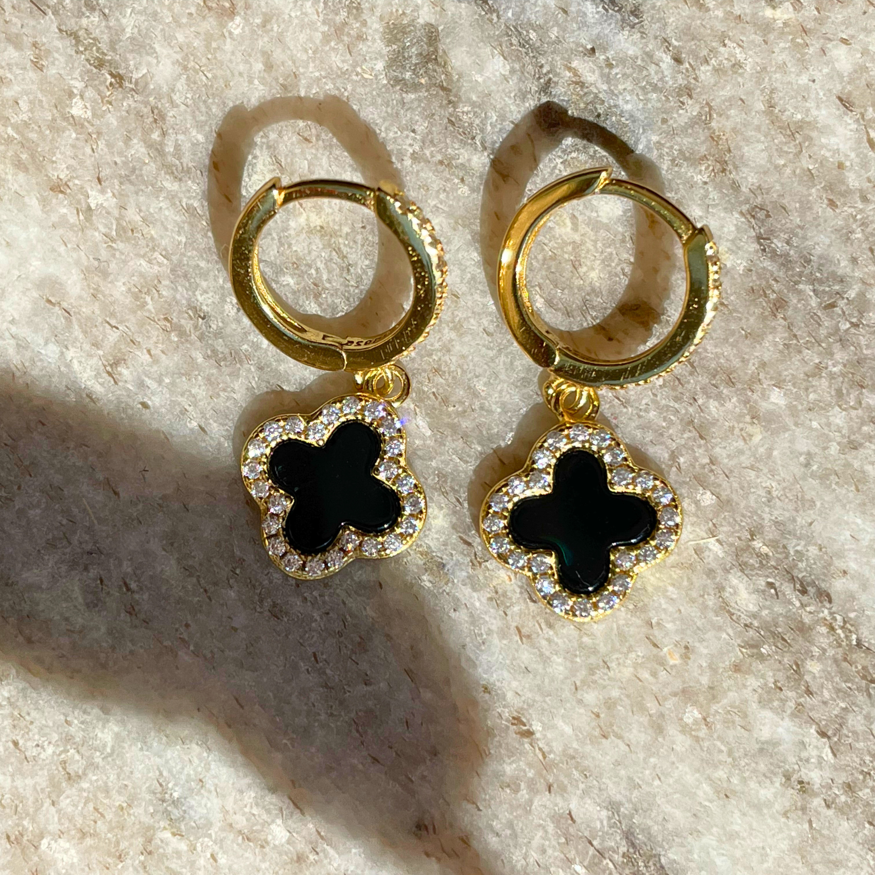 Kruhové náušnice Fleur Noir Pavé