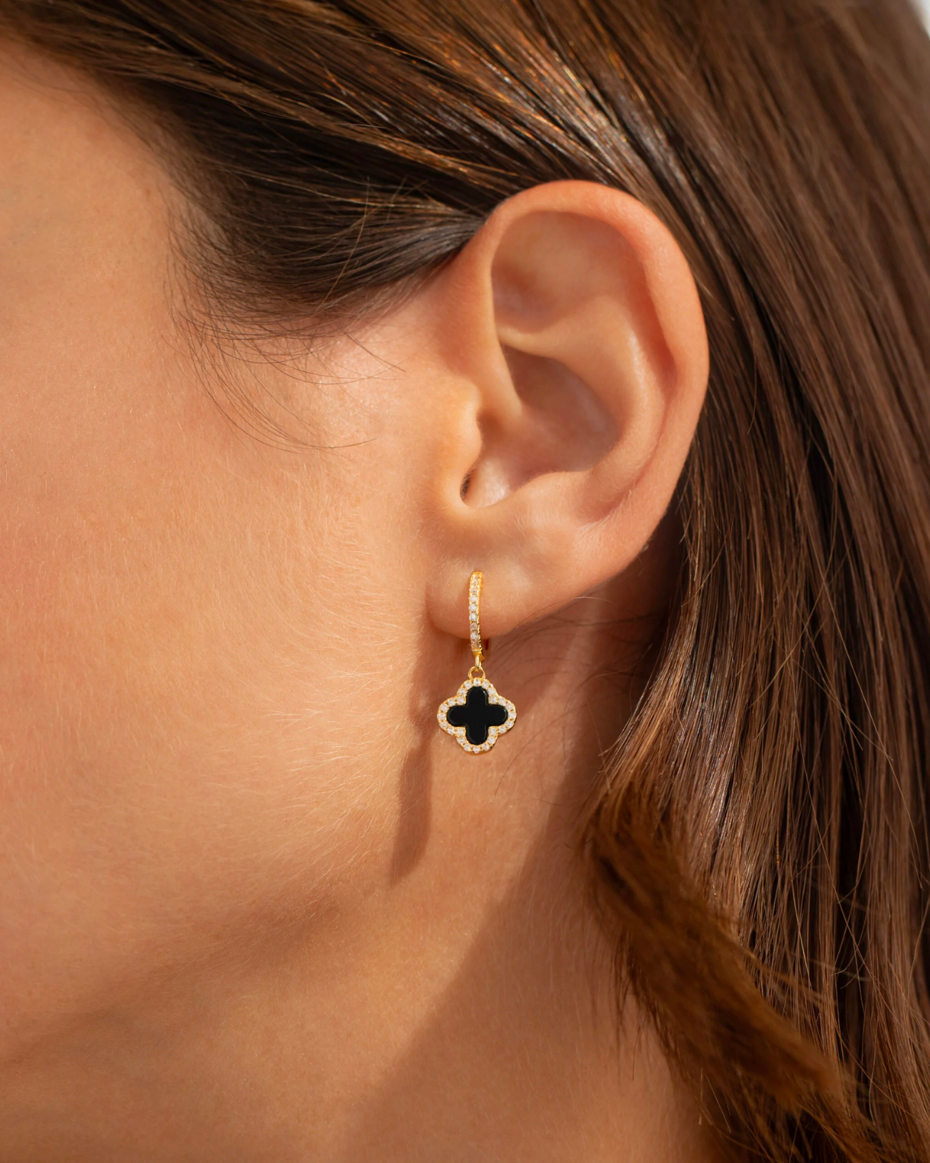 Kruhové náušnice Fleur Noir Pavé